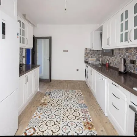 2 Bedroom House With Spacious Garden And Private Pool In Holiday home