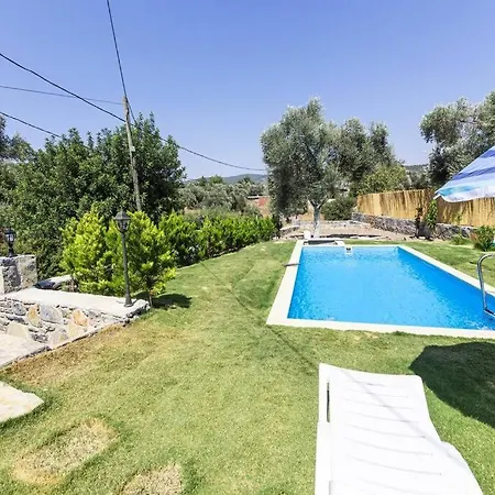 Holiday home 2 Bedroom House With Spacious Garden And Private Pool In