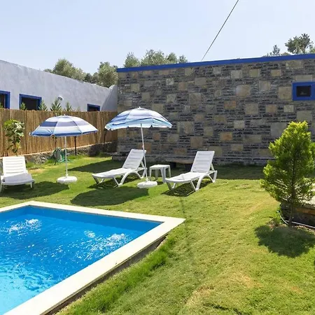 2 Bedroom House With Spacious Garden And Private Pool In Hébergement de vacances